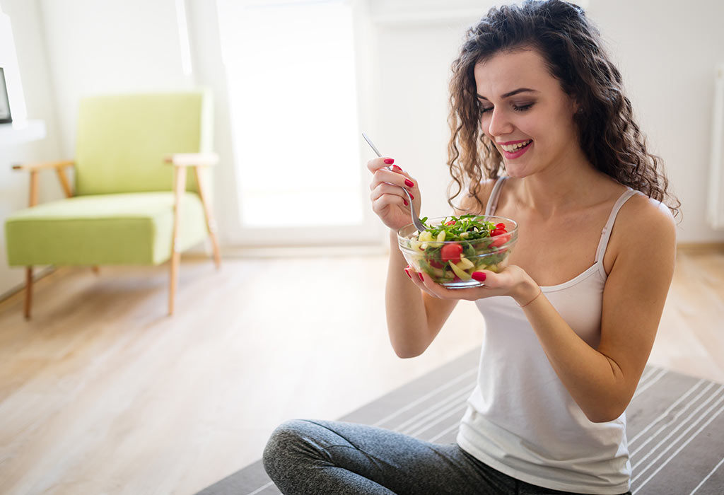 10 conseils de réussite IUI pour augmenter vos chances de grossesse 7 Adoptez une alimentation saine "width =" 1024 "height =" 700