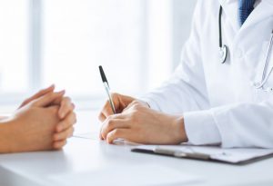 Comment tomber enceinte rapidement avec des règles irrégulières 7 femme chez le médecin "width =" 1450 "height =" 996 "srcset =" https://dinerados.com/wp-content/uploads/2020/05/1589128752_95_Como-quedar-embarazada-rapída-con-periodos-irregulares. jpg 300w, https: //cdn.cdnparenting. com / articles / 2018/01/271845803-H-100x70.jpg 100w, https://cdn.cdnparenting.com/articles/2018/01/271845803-H-218x150.jpg 218w, https: //cdn.cdnparenting. com / articles / 2018/01/271845803-H-436x300.jpg 436w "tailles =" (largeur maximale: 1450px) 100vw, 1450px
