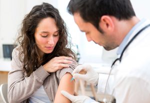 adulte prenant le vaccin TDap "width =" 825 "height =" 564 "srcset =" https://dinerados.com/wp-content/uploads/2020/05/1589301757_398_Vacuna-contra-la-tos-ferina-el- tetanos-y-la-diphtheria.jpg 300w, https: //cdn.cdnparenting .com / articles / 2017/12/228969637-H-768x525.jpg 768w, https://cdn.cdnparenting.com/articles/2017/ 12/228969637-H.jpg 1024w, https://cdn.cdnparenting.com /articles/2017/12/228969637-H-218x150.jpg 218w, https://cdn.cdnparenting.com/articles/2017/12/ 228969637-H-696x476.jpg 696w, https://cdn.cdnparenting.com / articles / 2017/12/228969637-H-614x420.jpg 614w "tailles =" (largeur maximale: 825px) 100vw, 825px