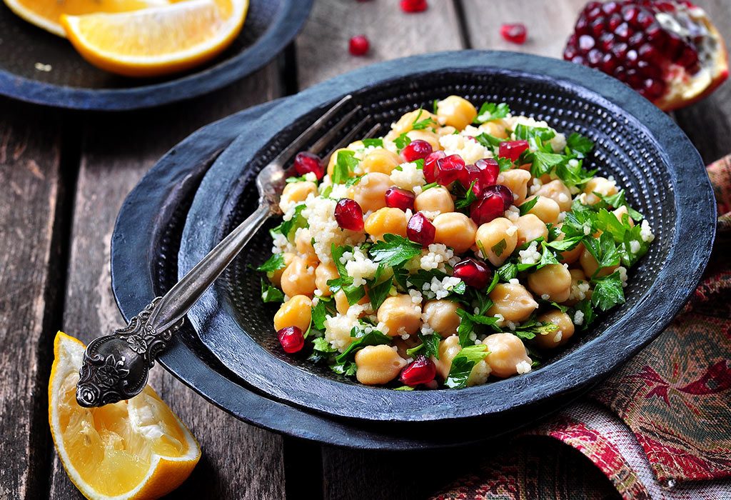 Curry de grenade et de pois chiche "width =" 1024 "height =" 700 "srcset =" https://cdn.cdnparenting.com/articles/2018/09/369000389-H.jpg 1024w, https: //cdn.cdnparenting. com /articles/2018/09/369000389-H-768x525.jpg 768w, https://cdn.cdnparenting.com/articles/2018/09/369000389-H-218x150.jpg 218w, https: //cdn.cdnparenting. com /articles/2018/09/369000389-H-696x476.jpg 696w, https://cdn.cdnparenting.com/articles/2018/09/369000389-H-614x420.jpg 614w "tailles =" (largeur maximale: 1024px ) 100vw, 1024px