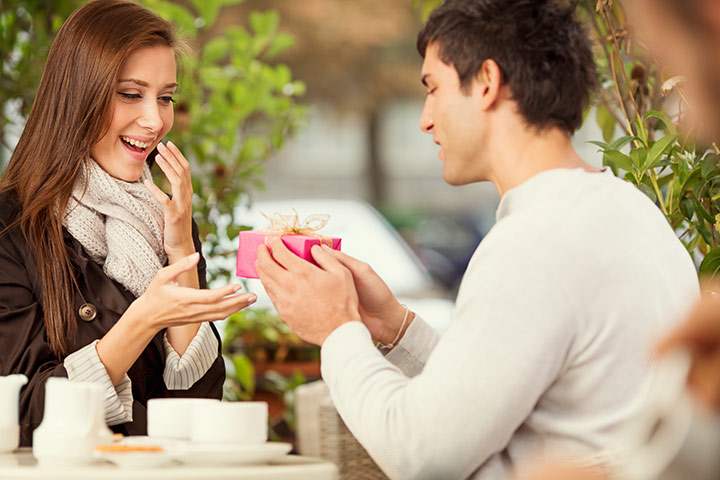 Des façons romantiques de faire une surprise d'anniversaire à votre femme