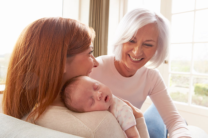 4 raisons de demander à votre maman de rester après l'accouchement 10 Raisons de demander à votre maman de rester après l'accouchement