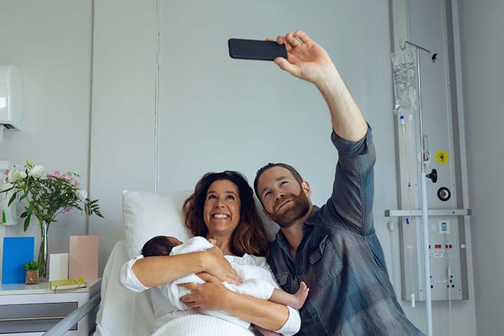 5 choses à considérer avant de partager la première photo de votre bébé