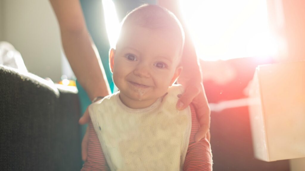 6 règles pour les parents avec un bébé recraché