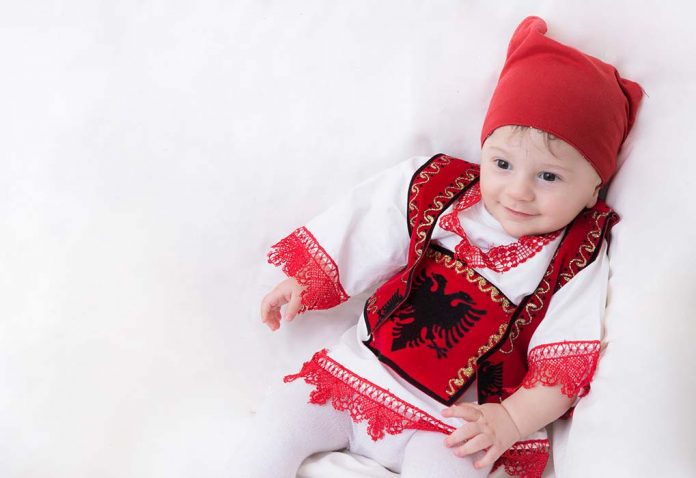 60 prénoms albanais populaires pour filles et garçons 