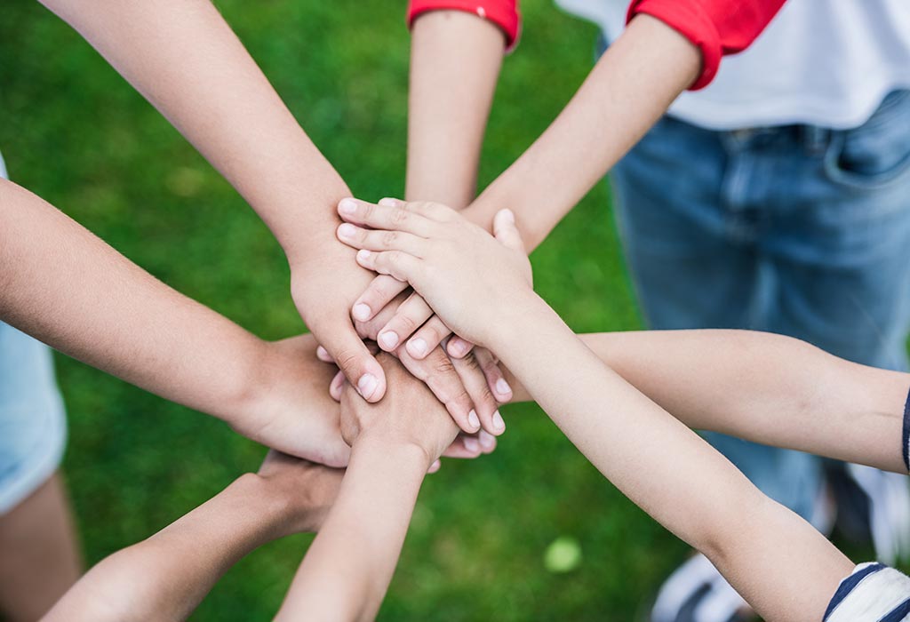 8 jeux que les enfants peuvent jouer avec leurs mains