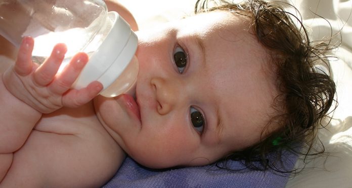 8 choses que vous devez faire pour éviter que votre bébé ne se déshydrate ... 5 8 choses à faire pour empêcher votre bébé de se déshydrater en hiver
