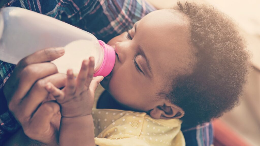 9 choses qu'une maman allaitante «sans produits laitiers» a besoin de vous