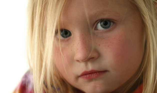 9 conseils pour aider les enfants à surmonter leur anxiété sociale