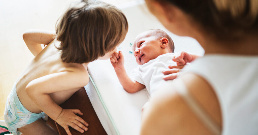 À faire et à ne pas visiter une nouvelle maman qui a d'autres enfants