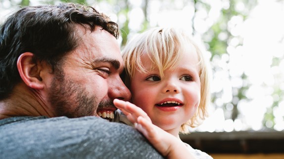 À quoi puis-je m'attendre lors d'un rendez-vous médical de 15 mois pour des bébés en bonne santé? 7 À quoi s'attendre Logo