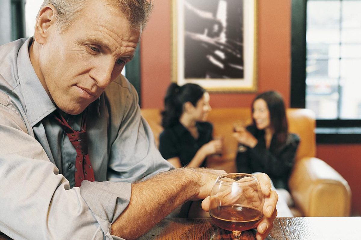 Aider une personne ayant un problème d'alcool