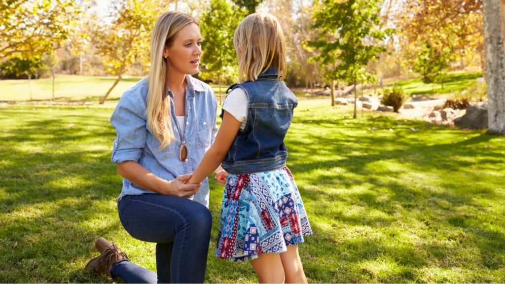Au lieu de crier sur vos enfants, essayez de demander comment vous pouvez les aider