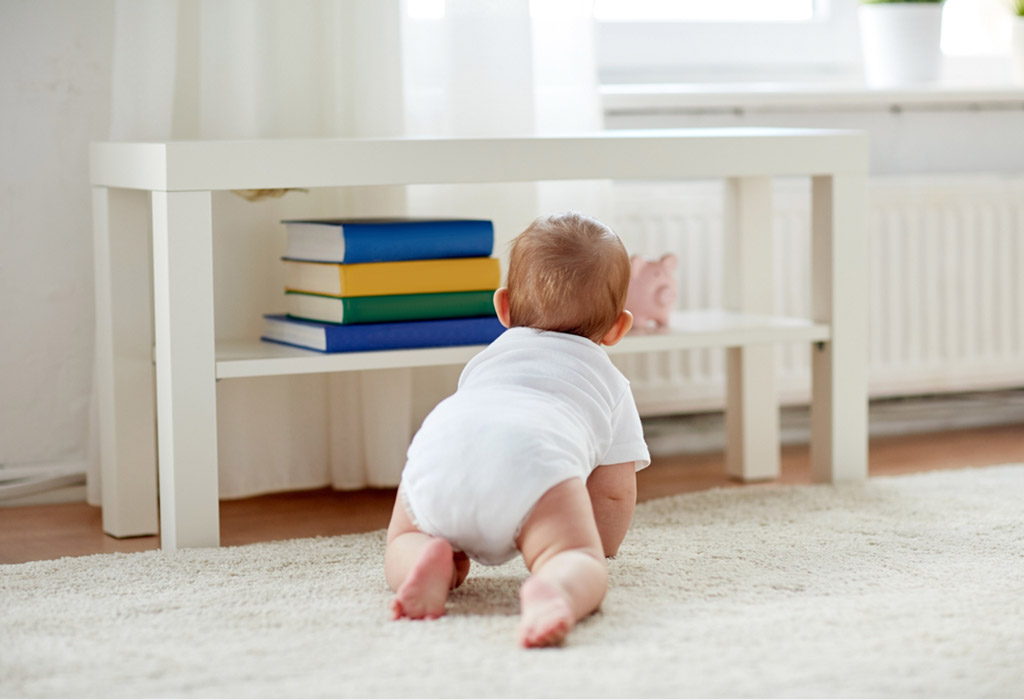 Bébé rampant - une étape importante du développement