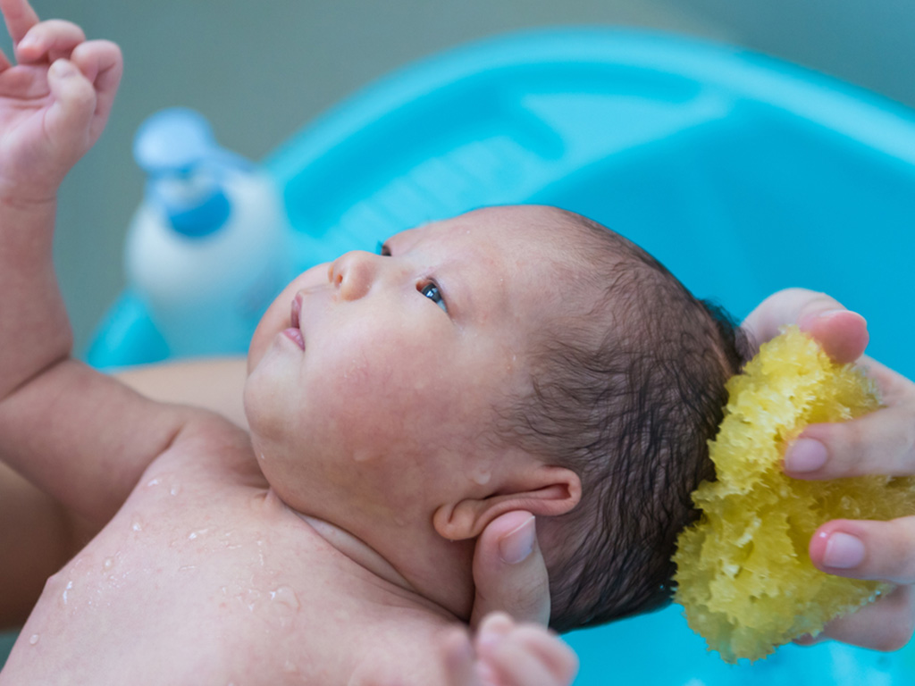 Bain éponge bébé 31 BAIN ÉPONGE BÉBÉ