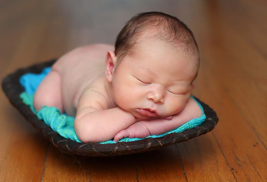 Bébé dort par terre - Avantages et conseils