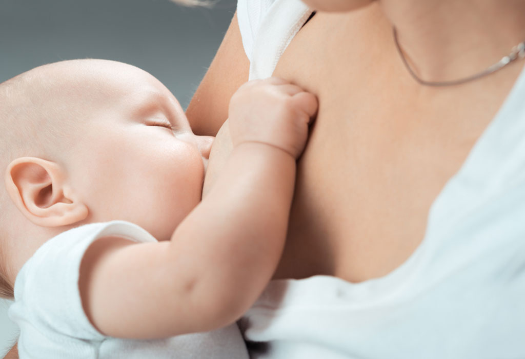 Bébé dort pendant l'allaitement - Comment le garder éveillé