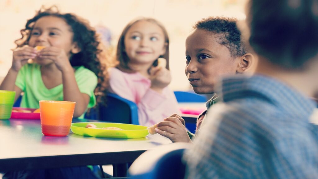 C'est pourquoi le déjeuner à l'école devrait être littéralement gratuit pour tous