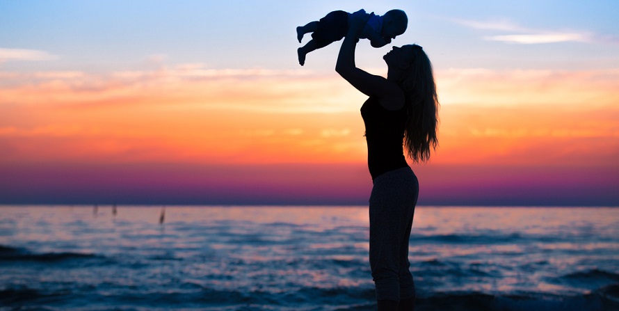 Maman a reçu des menaces de mort à cause de quelque chose qu'elle a fait à sa petite fille