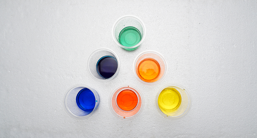 tasses à eau colorées bricolage