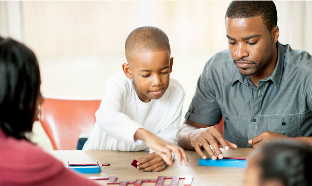 Comment développer les compétences sociales de votre enfant à la maison