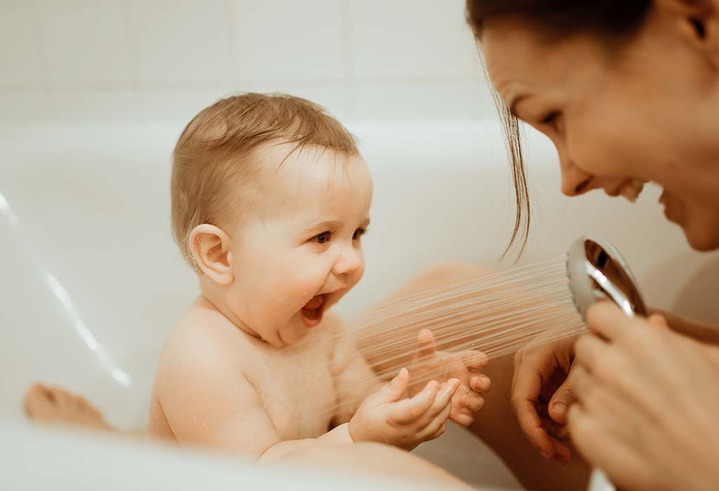 conseils de sécurité pour la salle de bain pour votre enfant