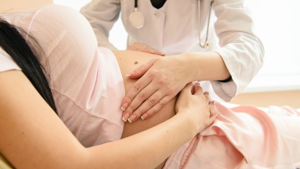 Comment le personnel médical m'a échoué pendant l'accouchement