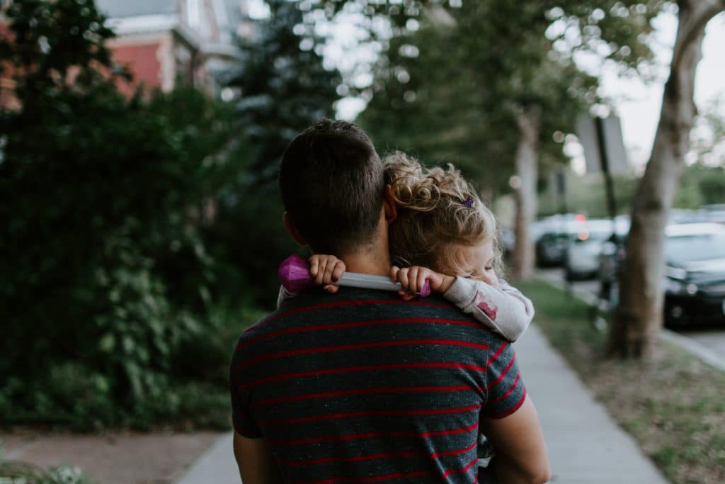 Comment les parents peuvent-ils sortir du siège d'hélicoptère