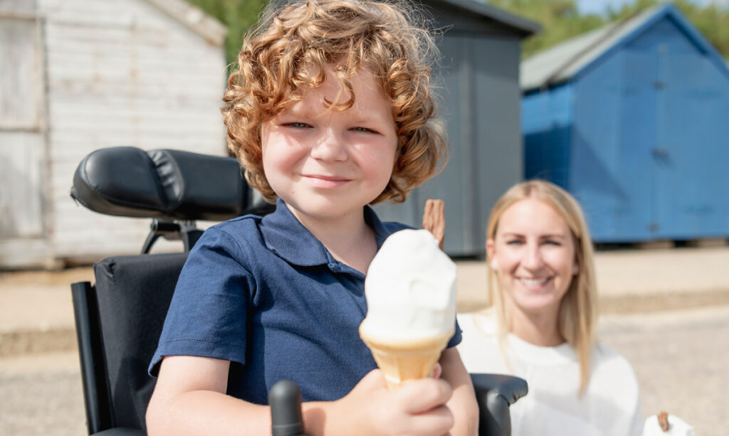 Comment puis-je faciliter les déplacements de mon enfant ayant des besoins spéciaux?