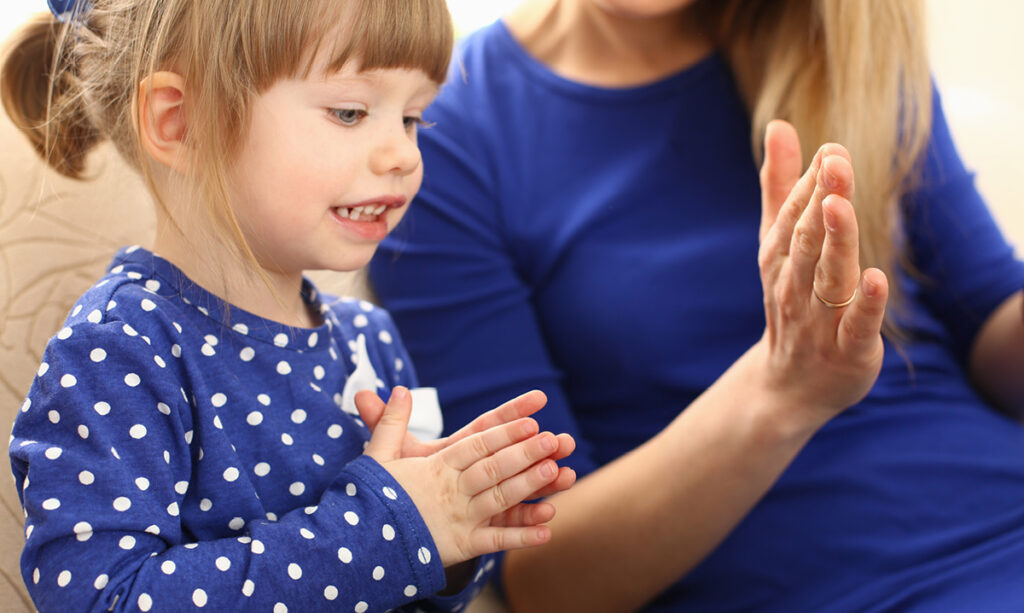 Comment puis-je pratiquer la parole et le langage avec mon enfant à la maison? 6 Comment puis-je pratiquer la parole et le langage avec mon enfant à la maison?