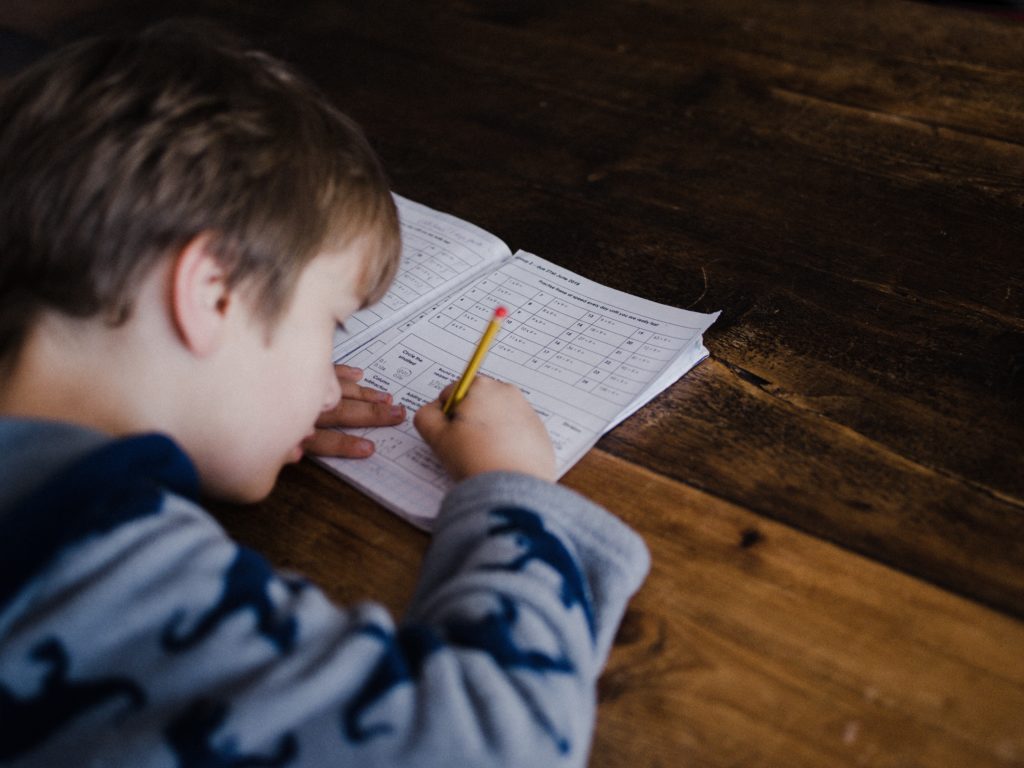 Comment trouver la bonne école thérapeutique pour votre enfant