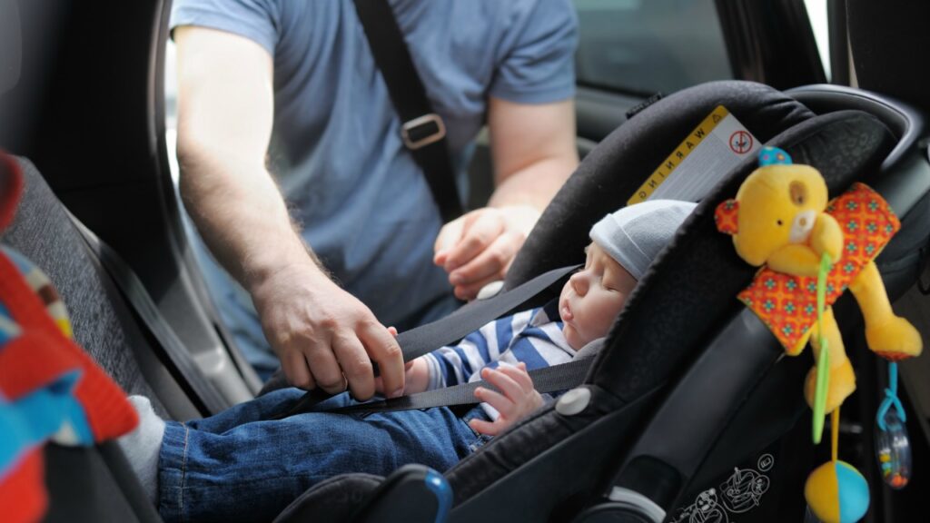 Comment un parent peut-il laisser son enfant dans la voiture? 8 Comment un parent peut-il laisser son enfant dans la voiture?