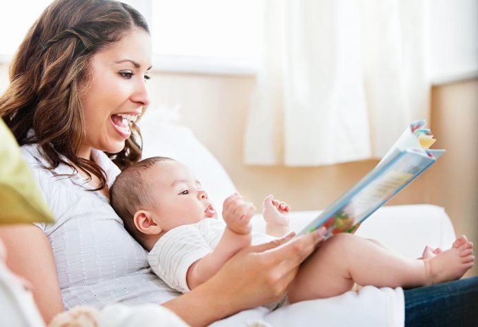 Comment commencer à enseigner à votre bébé une langue étrangère