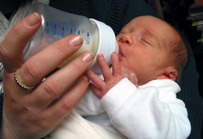 Conseils pour l'alimentation au biberon des bébés prématurés