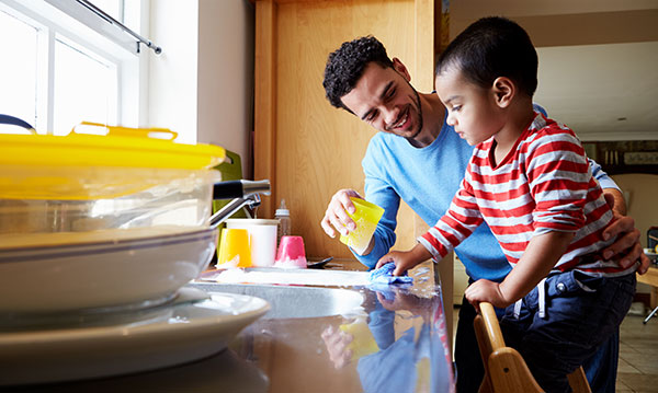 Dernières nouvelles: les papas prennent soin de leurs propres enfants