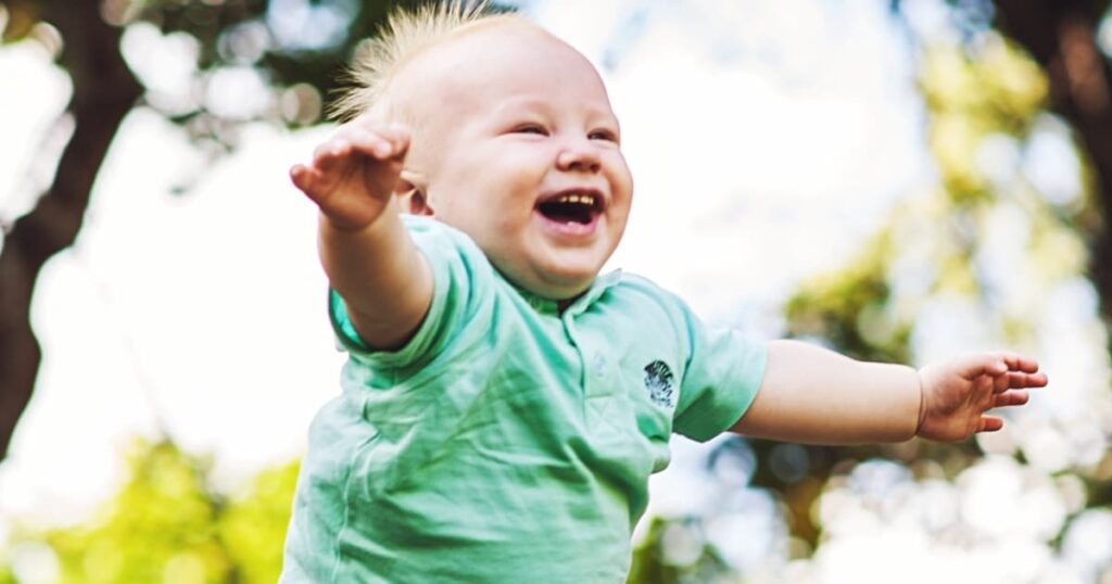 Développement et jalons de votre bébé de 45 semaines