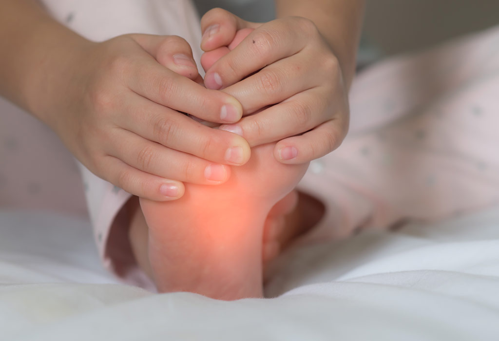 Douleur au pied chez les enfants - causes et remèdes maison
