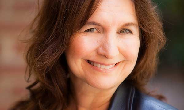 Elaine Hall discute du diagnostic d’autisme de Son, de la thérapie des besoins spéciaux, et plus