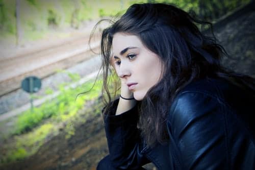 Elle m'a offensé, pourquoi était-ce moi qui me sentais mal d'avoir dit ça? 8 Elle m'a offensé, pourquoi était-ce moi qui me sentais mal d'avoir dit ça?