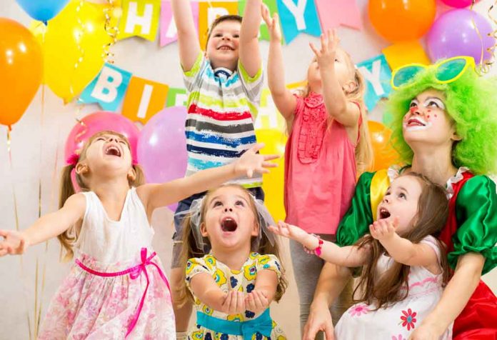 JEUX ET ACTIVITÉS EXCITANTS DU PREMIER ANNIVERSAIRE JEUX ET ACTIVITÉS EXCITANTS DU PREMIER ANNIVERSAIRE