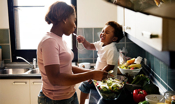 Encourager les enfants autistes à essayer de nouveaux aliments