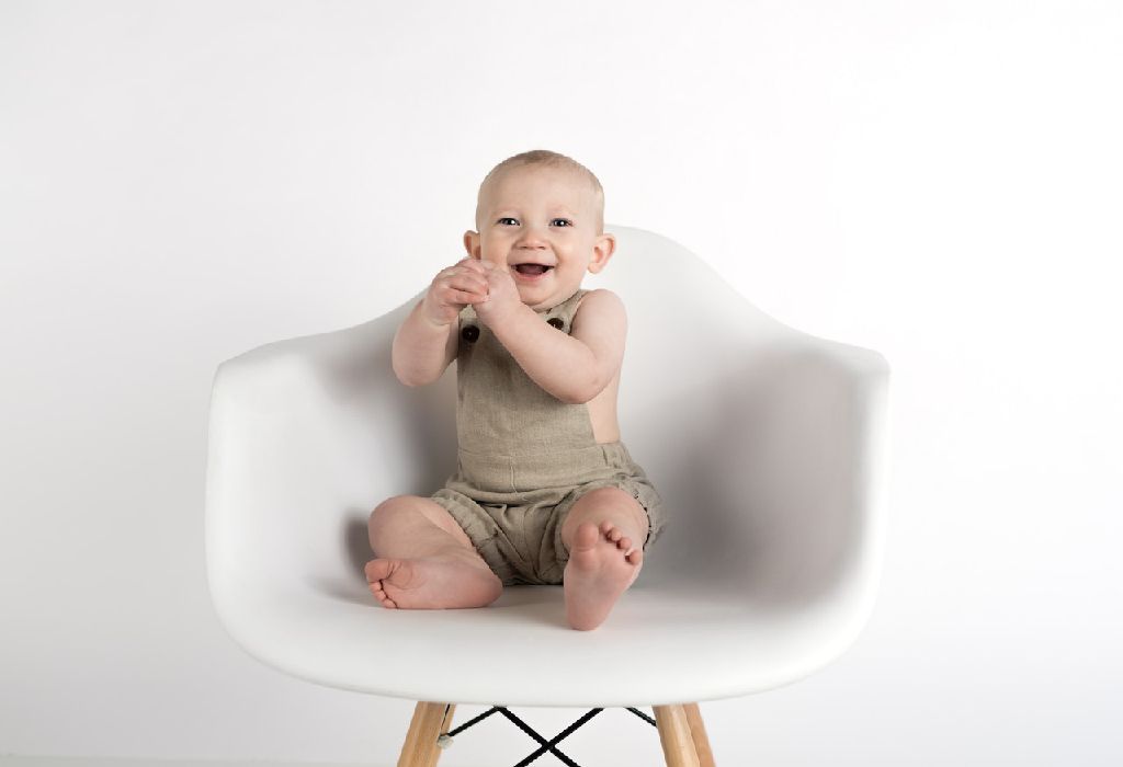 Apprendre aux jeunes enfants à s'asseoir sur une chaise 4 Apprendre aux tout-petits à s'asseoir sur une chaise