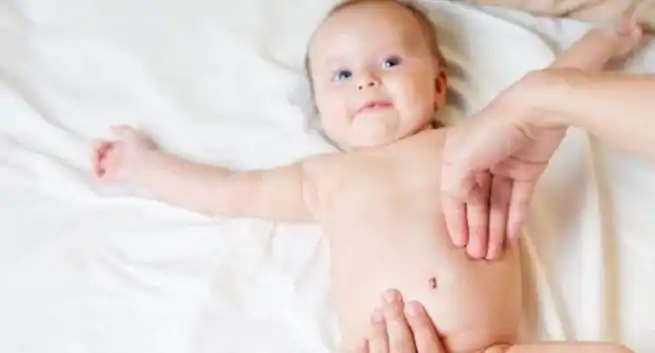 huile pour bébé, huile essentielle, massage pour bébé, huiles essentielles pour bébé