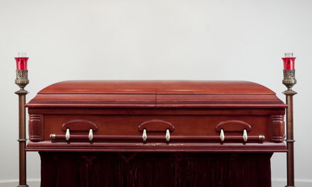 Faire participer un enfant en deuil à un service funéraire ou commémoratif