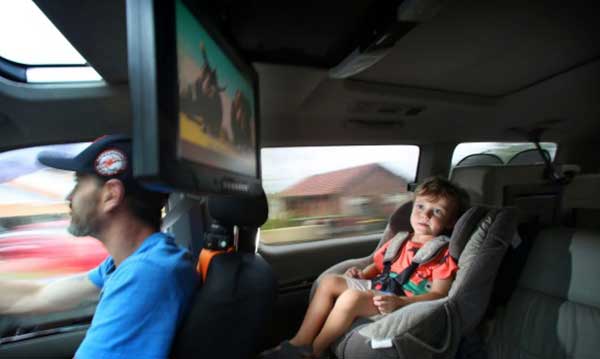 Les familles droguent les enfants pour rendre les voyages sur la route plus supportables