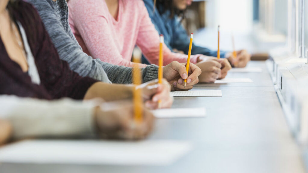 Harvard dit que les candidats au Collège devraient se concentrer sur ce 3 Harvard dit que les candidats au Collège devraient se concentrer sur ce