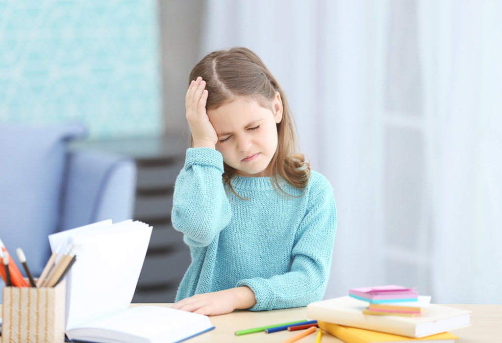 Comment faire face aux maux de tête chez les enfants 3 Enfant avec maux de tête
