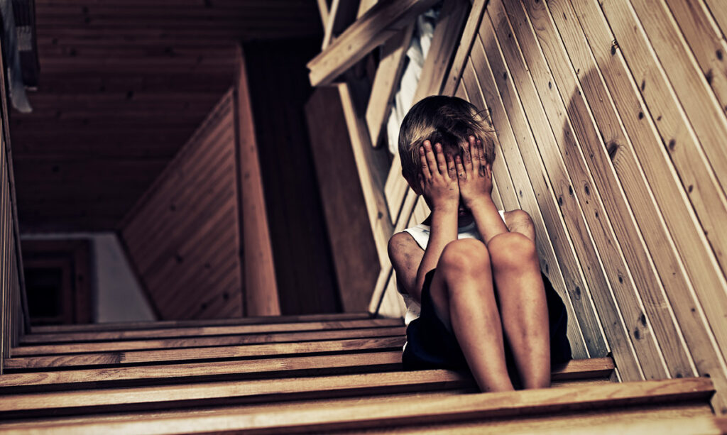 Comment reconnaître et signaler la maltraitance et la négligence envers les enfants