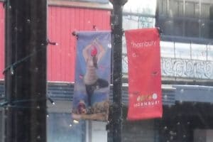 Aujourd'hui j'aime la vie effervescente 5 bannières de rue