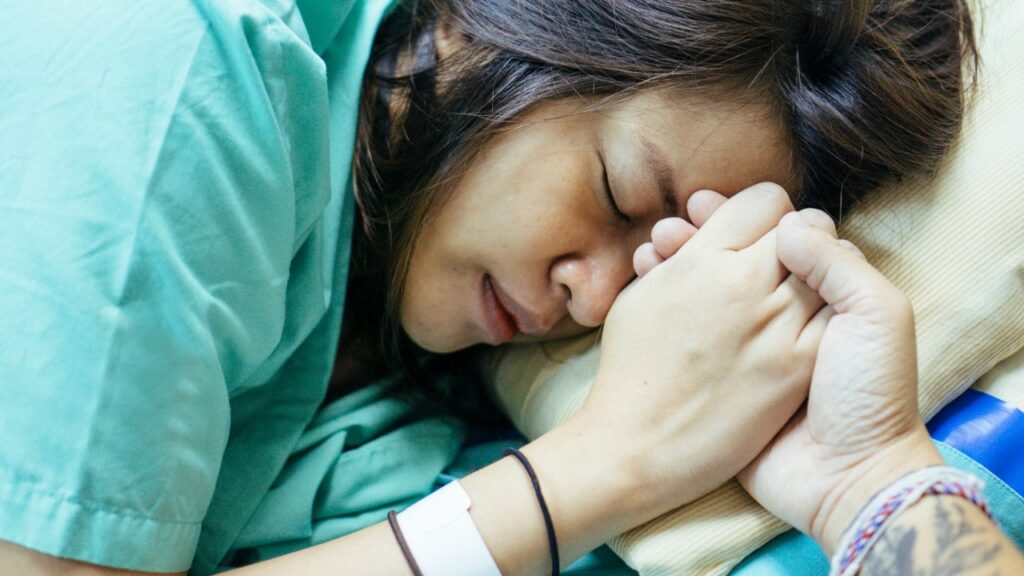 Je ne pouvais pas voir ou tenir mes jumeaux plus de 24 heures après la naissance